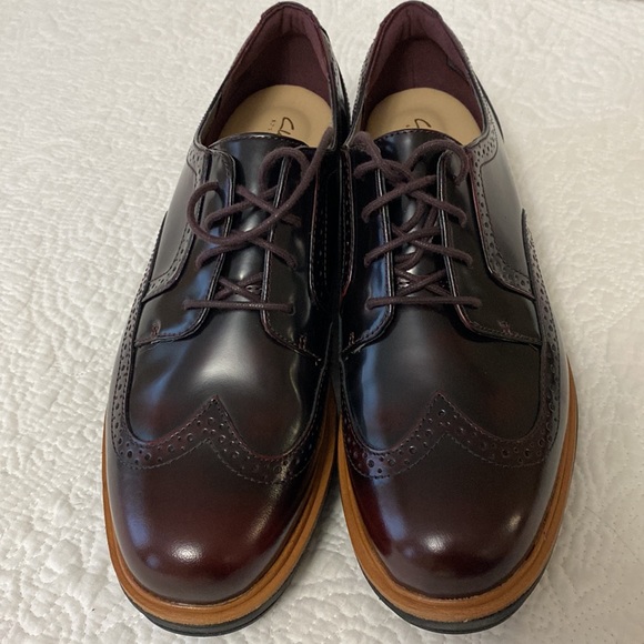 Ladies’ Oxfords by Clarks - Picture 3 of 14